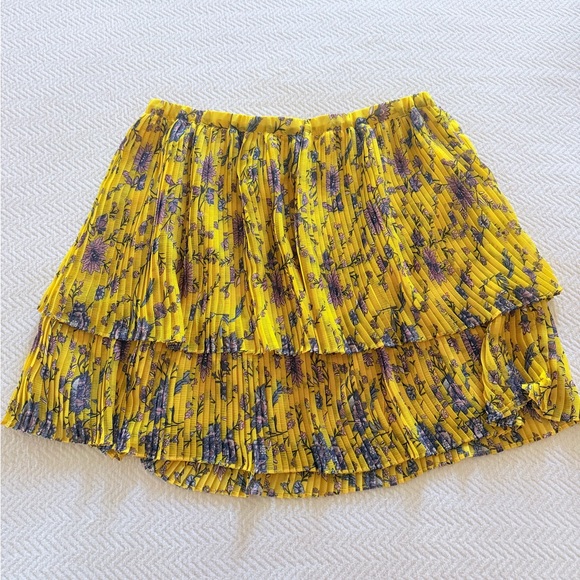 Banana Republic Dresses & Skirts - Banana Republic Pleated Yellow Floral Mini Skirt Size M